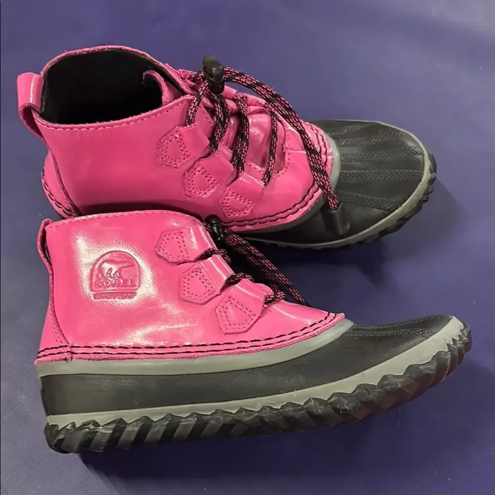 Sorel Hot Pink and Black Lace-Up Rain & Snow Boots with Treaded Sole